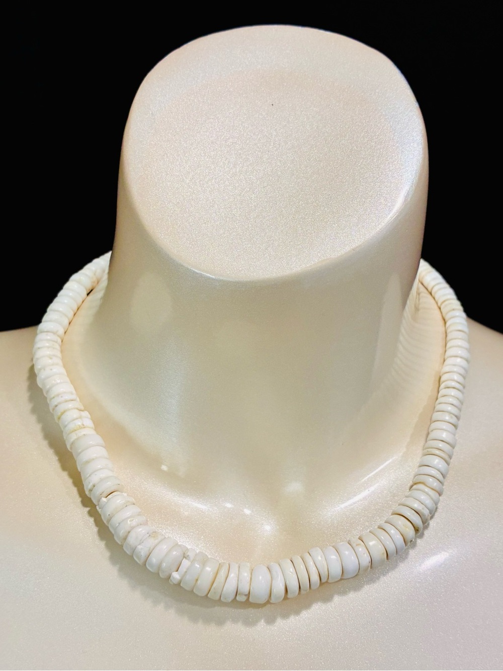 Vintage Hawaiian Cream Puka Shell Surfer Necklace Minimal Everyday Coastal READ - Picture 9 of 12